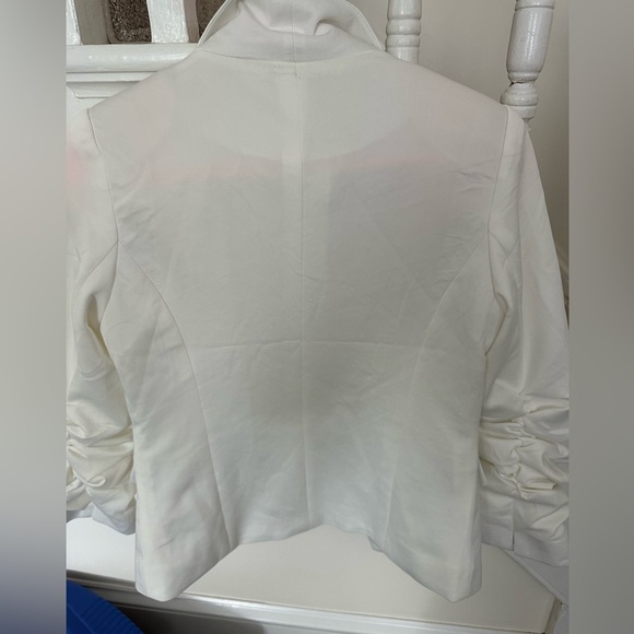 NWT white blazer with ruched sleeves size small from boutique - Picture 3 of 3